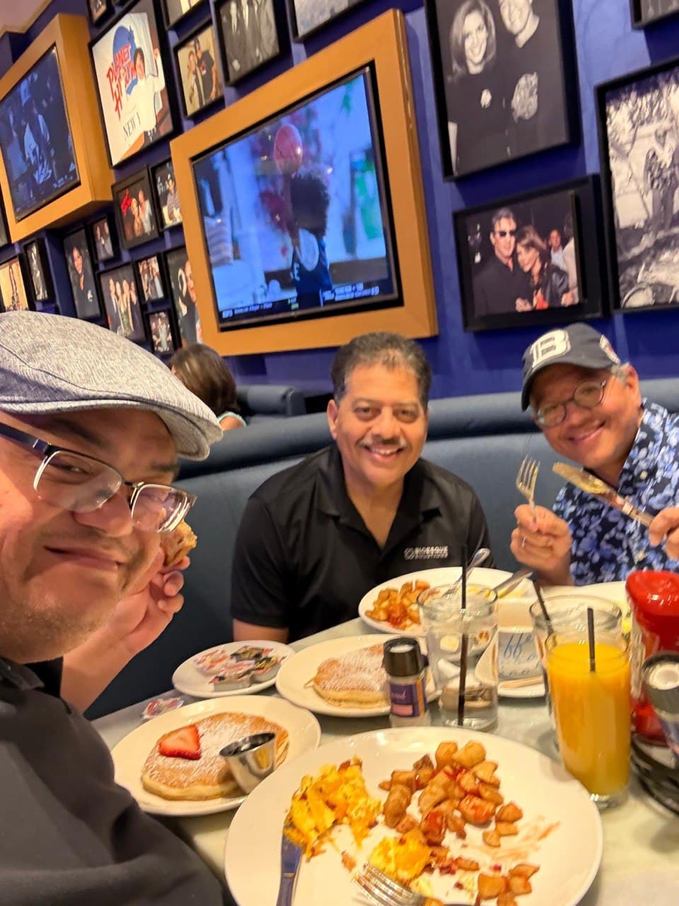 Farewell brunch at Planet Hollywood with Alejo, El Cura, and Richie